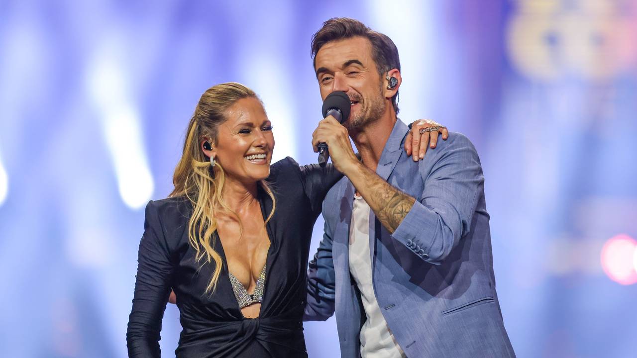 Helene Fischer steht in der Show „Das große Schlagercomeback“ gemeinsam mit dem Moderator Florian Silbereisen auf der Bühne. Mit einer großen Showeinlage hat sich die erfolgreiche Sängerin nach der Babypause wieder live im Fernsehen vor einem Millionenpublikum gezeigt.
