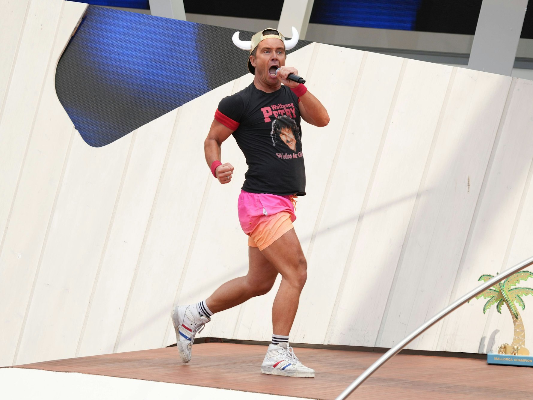 Lorenz Büffel in der Unterhaltungsshow ZDF-„Fernsehgarten“ im Juli 2023 in Mainz.