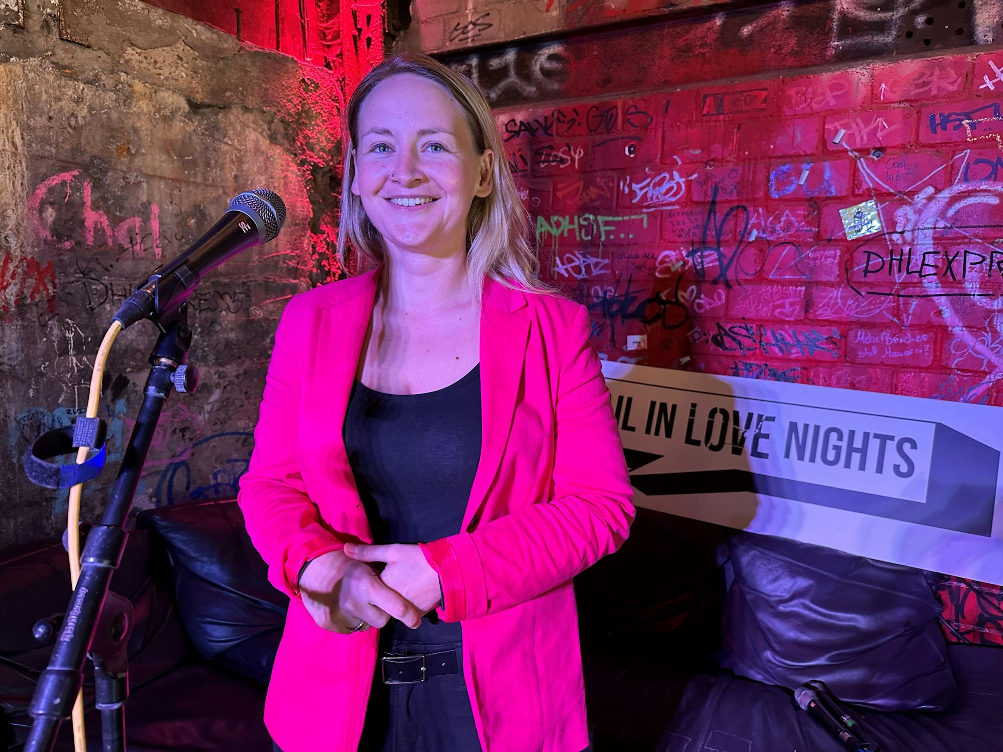 Die Kölnerin Juliana Stockheim veranstaltet die Fail In Love Nights.