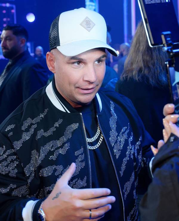 Juror Pietro Lombardi steht nach dem Finale der Castingshow „Deutschland sucht den Superstar" auf der Bühne.