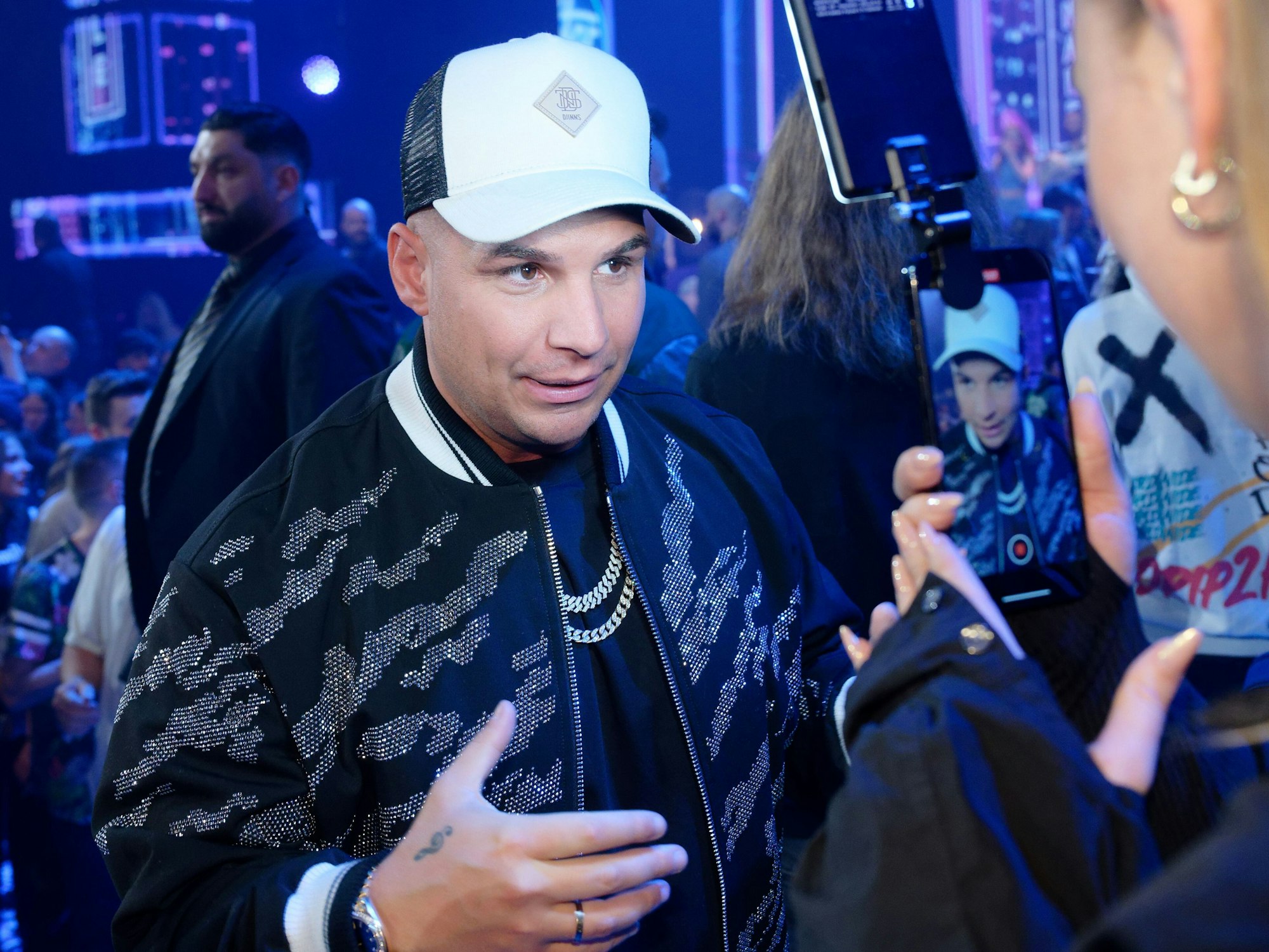 Juror Pietro Lombardi steht nach dem Finale der Castingshow „Deutschland sucht den Superstar" auf der Bühne.