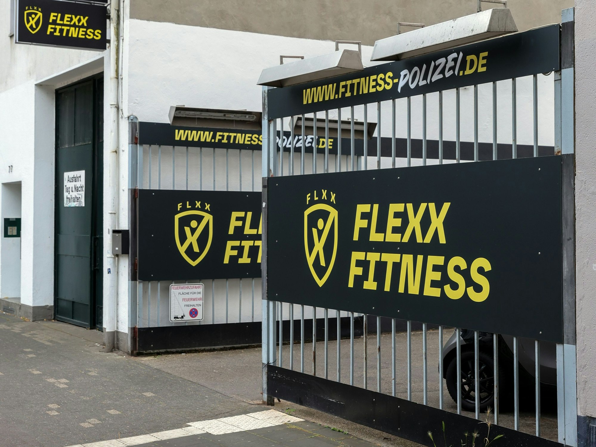 Das „Flexx Fitness“-Studio an der Krefelder Straße in Köln. Hier ein Foto vom 4. Juli 2023.