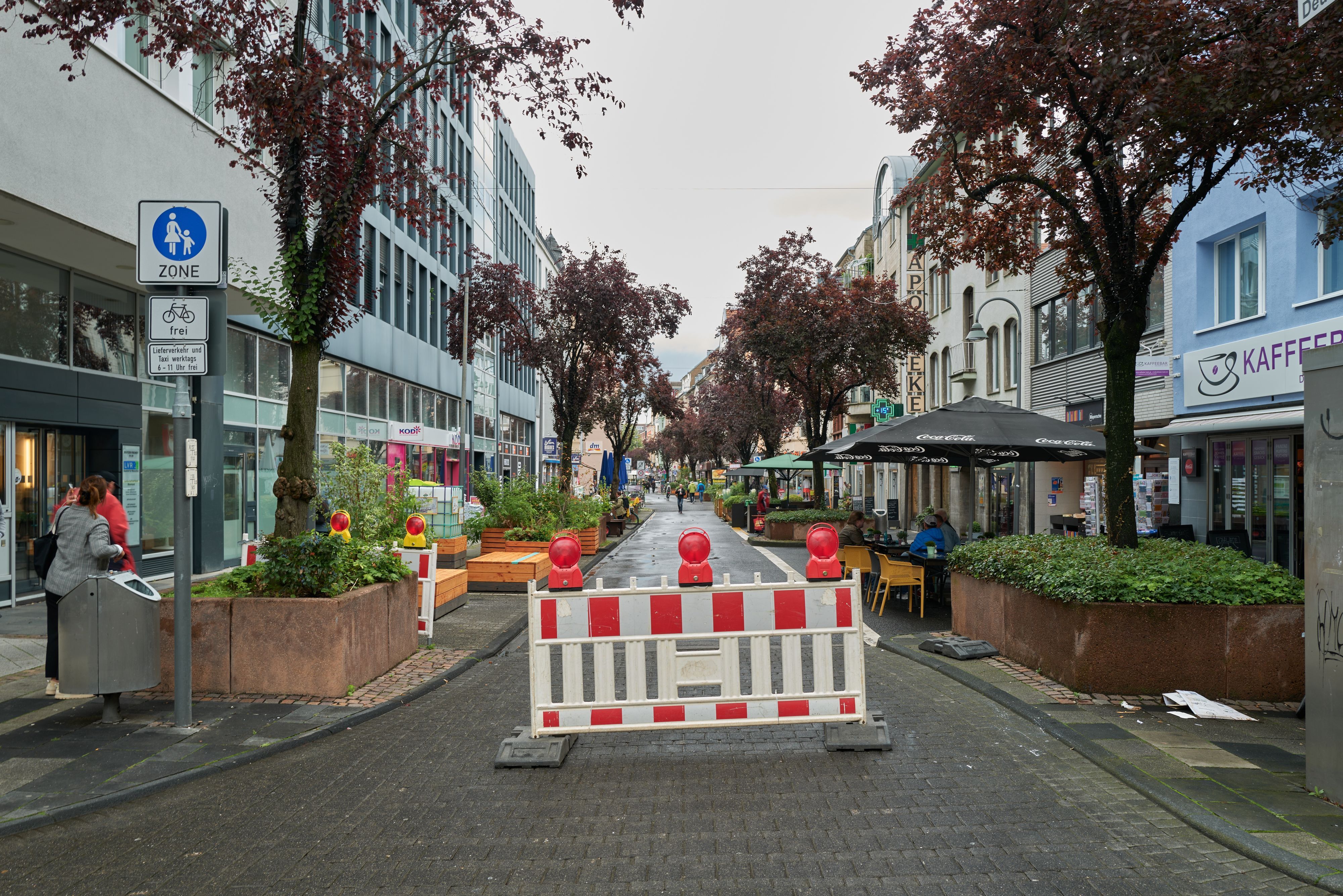 Hier ein Foto der gesperrten Deutzer Freiheit.