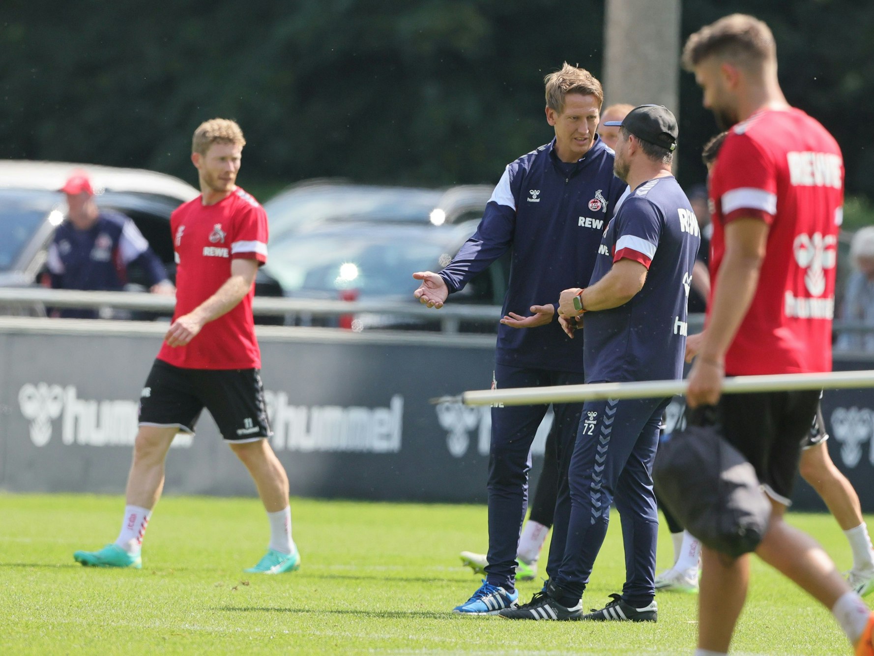 Frank Fahrenhorst hospitiert unter Steffen Baumgart.