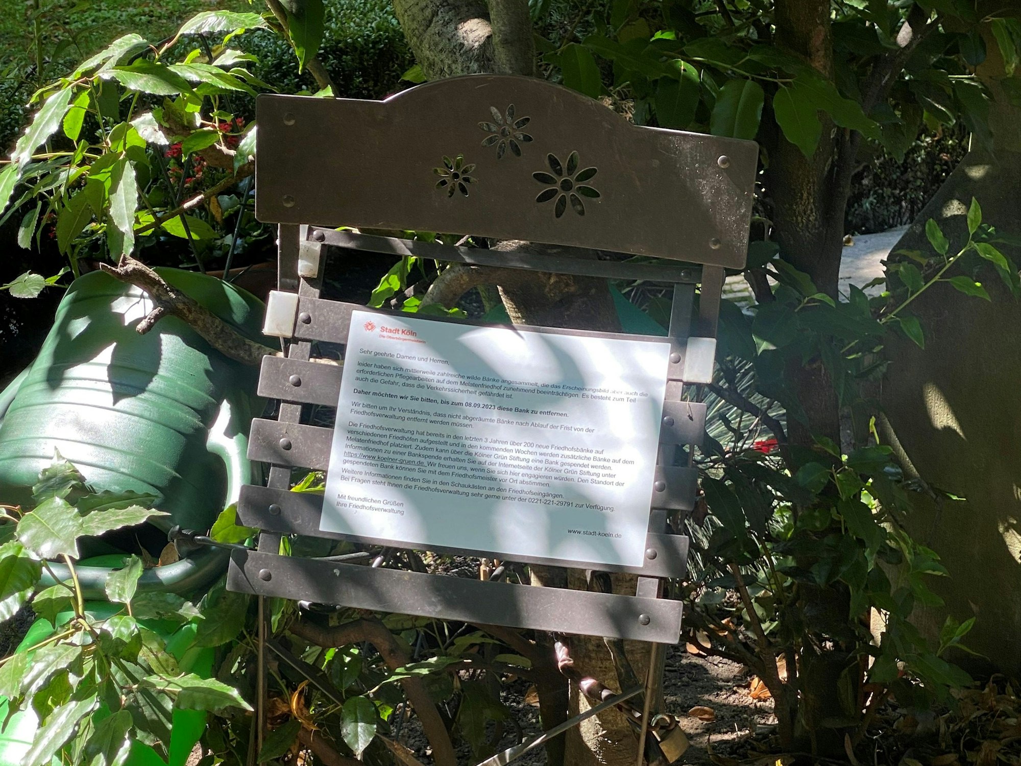 Ein Klappstuhl auf Melaten