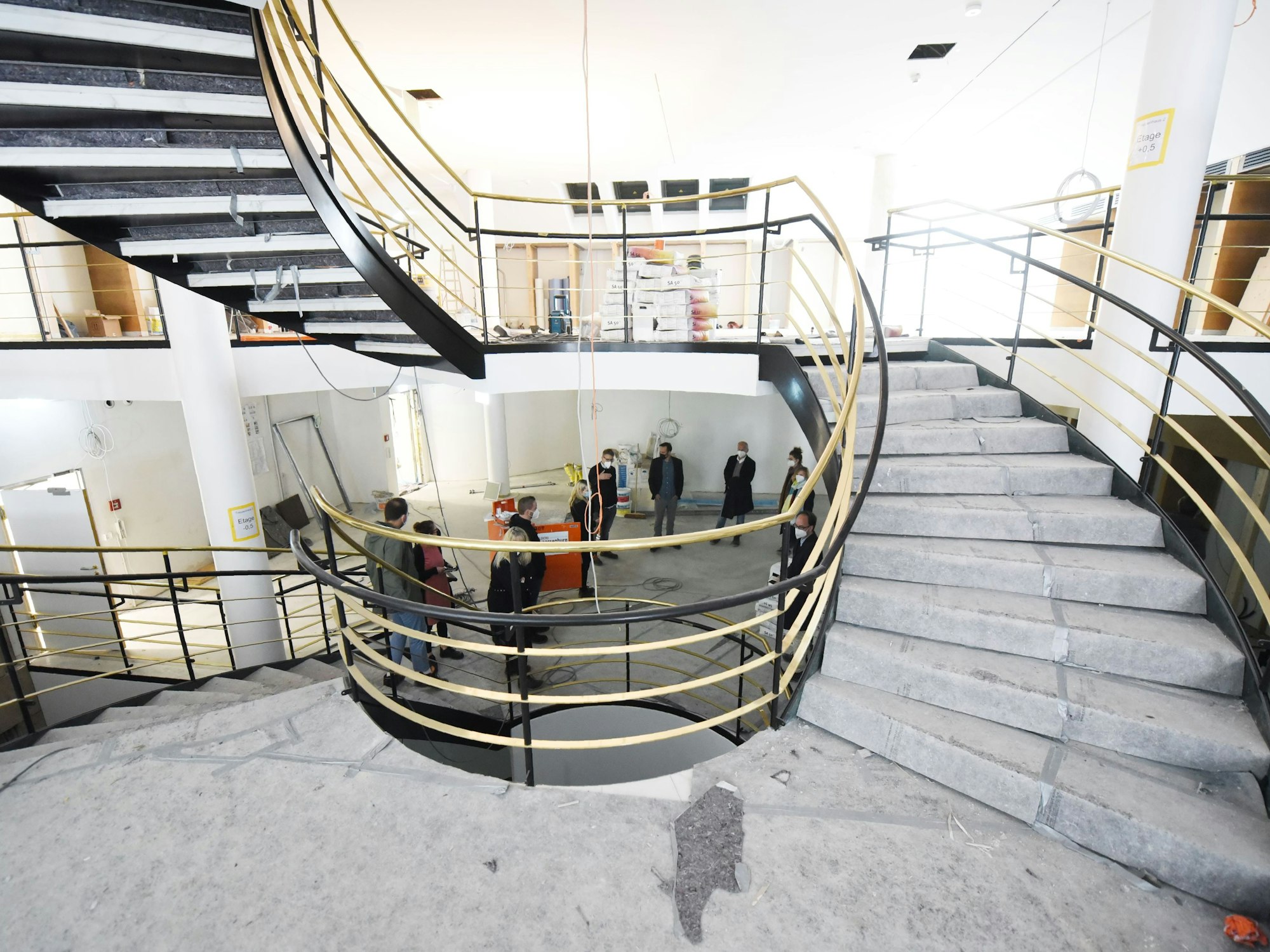 PK zum Umzug des Kölner Stadtmuseums vom Zeughaus in das ehemalige Modehaus Franz Sauer auf der Minoritenstraße 13.