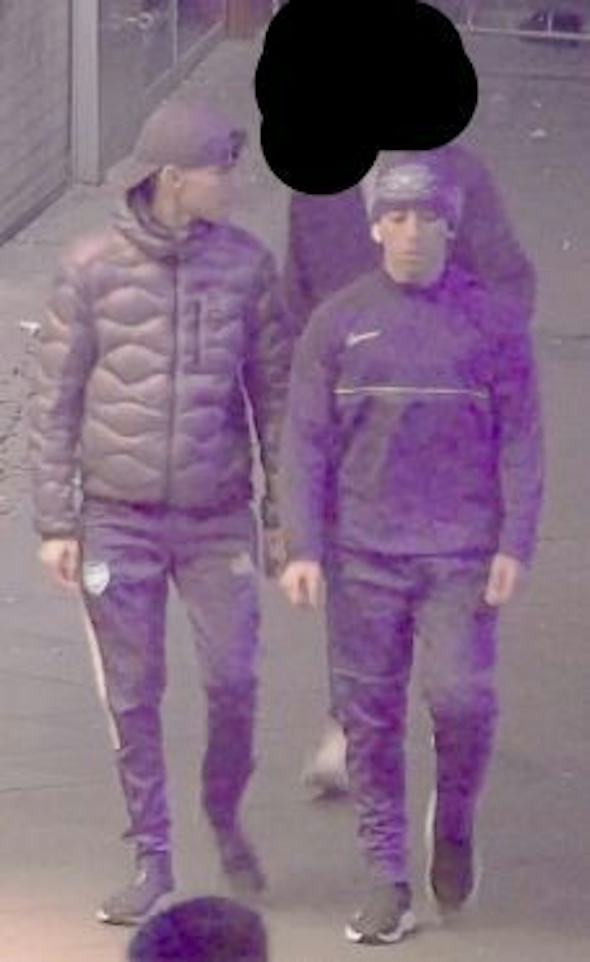 Fahndung nach zwei jugendlichen Tätern, die in Köln eine Taxifahrerin ausgeraubt haben sollen.