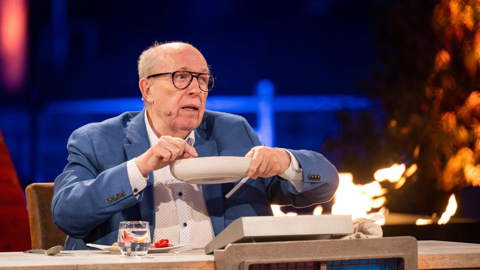 Reiner Calmund
in der Jury von Grill den Henssler.