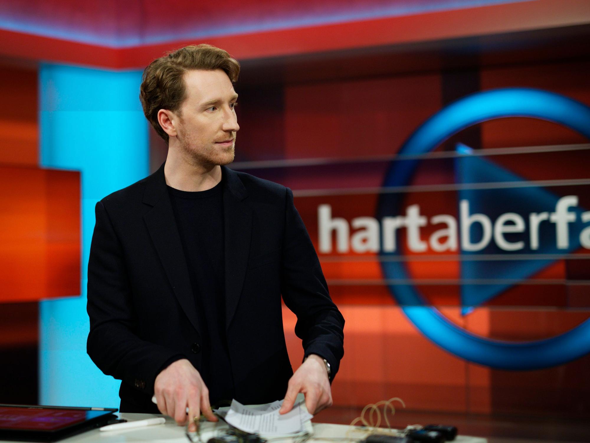 Louis Klamroth, neuer Moderator der ARD-Polit-Sendung „Hart aber fair“, nach einer Sendung im Studio Berlin.