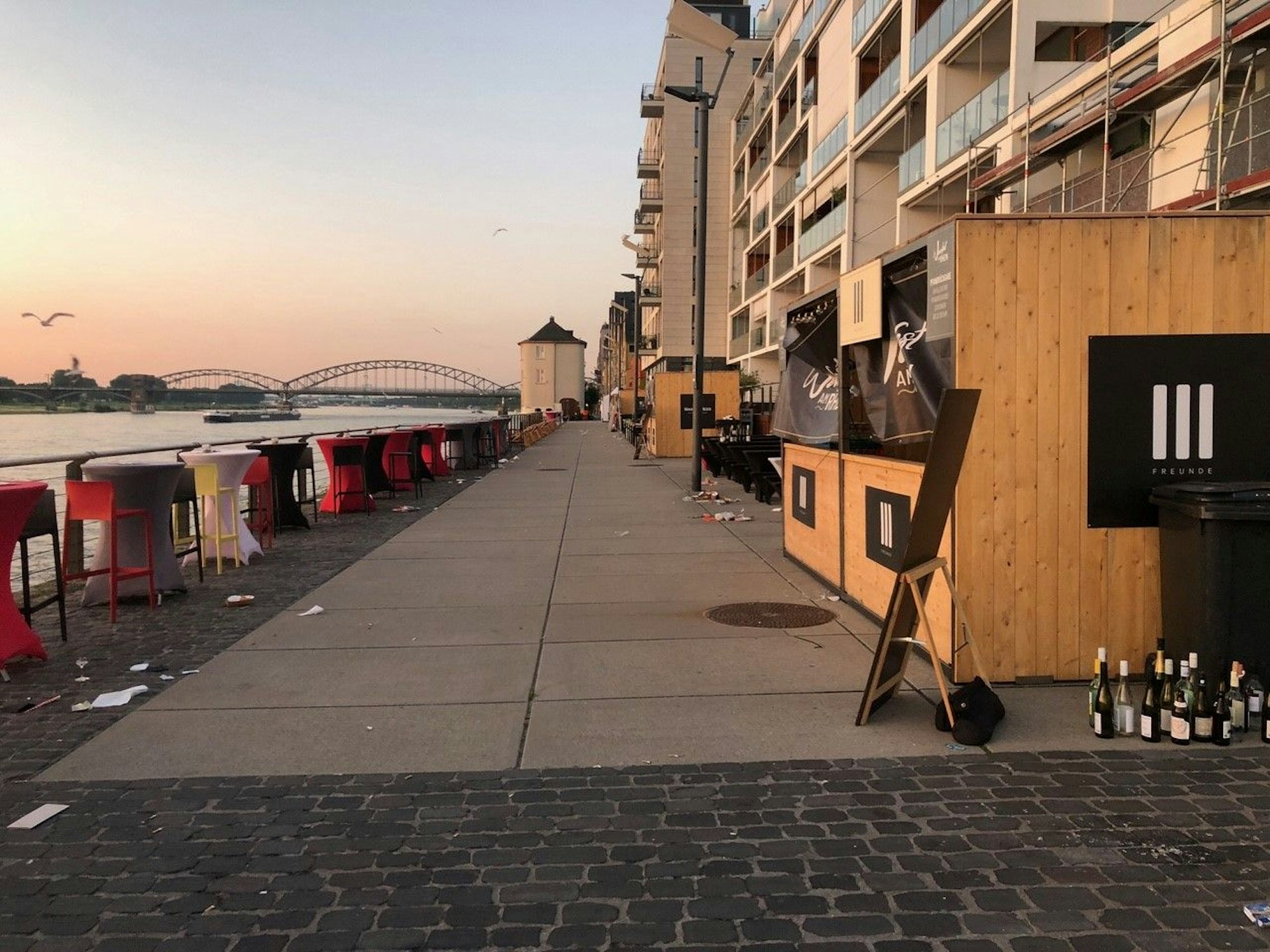 Das Weinfest am frühen Morgen.