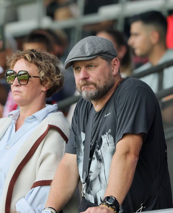 Steffen und Katja Baumgart im Stadion von Viktoria Köln.