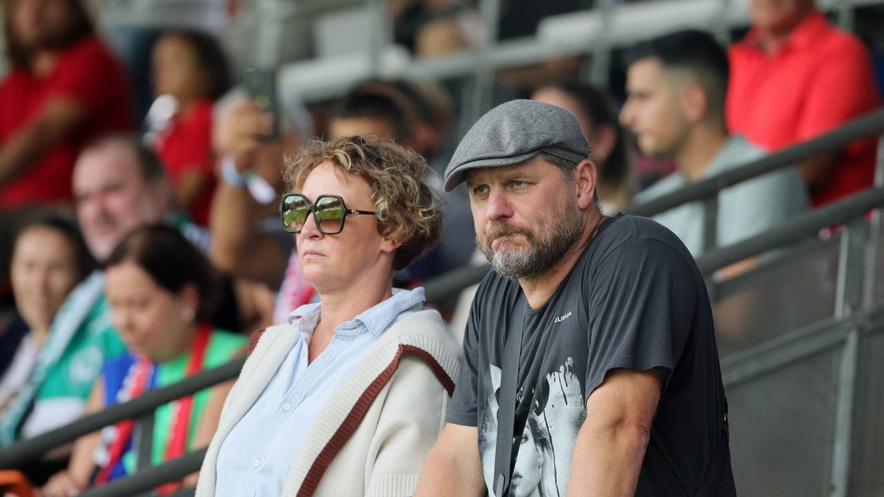 Steffen und Katja Baumgart im Stadion von Viktoria Köln.