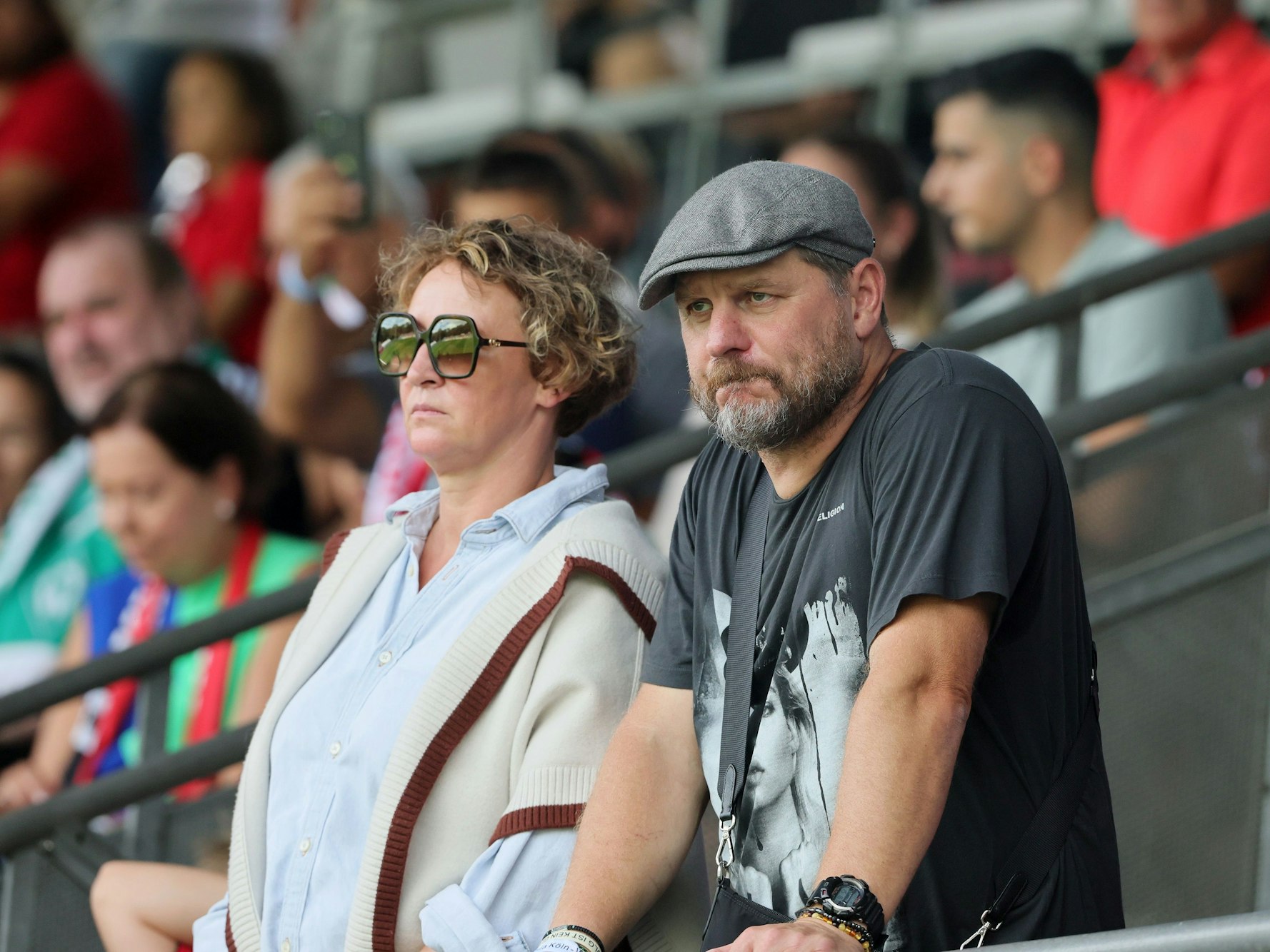 Steffen und Katja Baumgart im Stadion von Viktoria Köln.