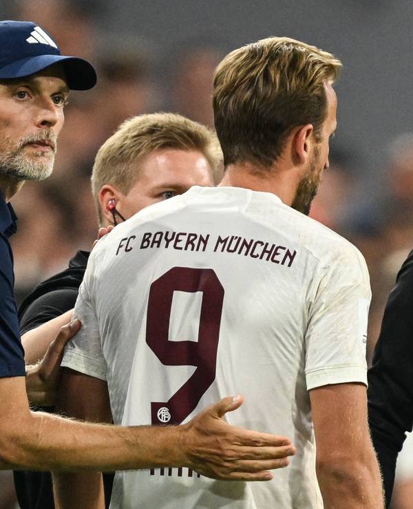 Thomas Tuchel und Harry Kane (FC Bayern) beim Supercup.