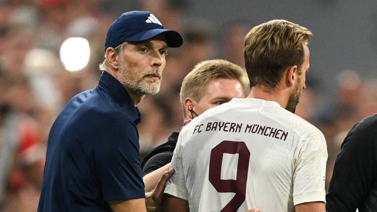 Thomas Tuchel und Harry Kane (FC Bayern) beim Supercup.