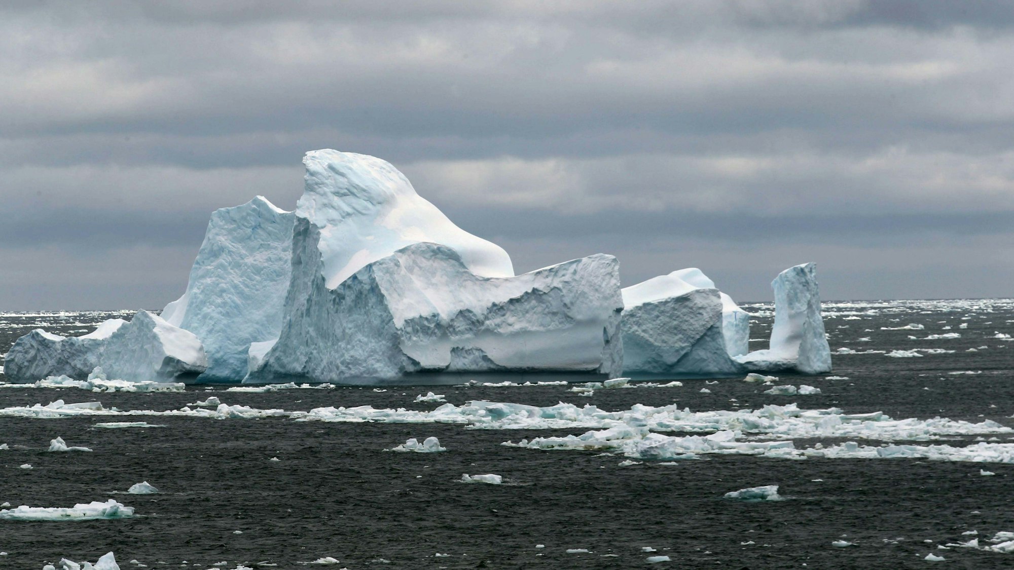 Ein Eisberg in der Antarktis.