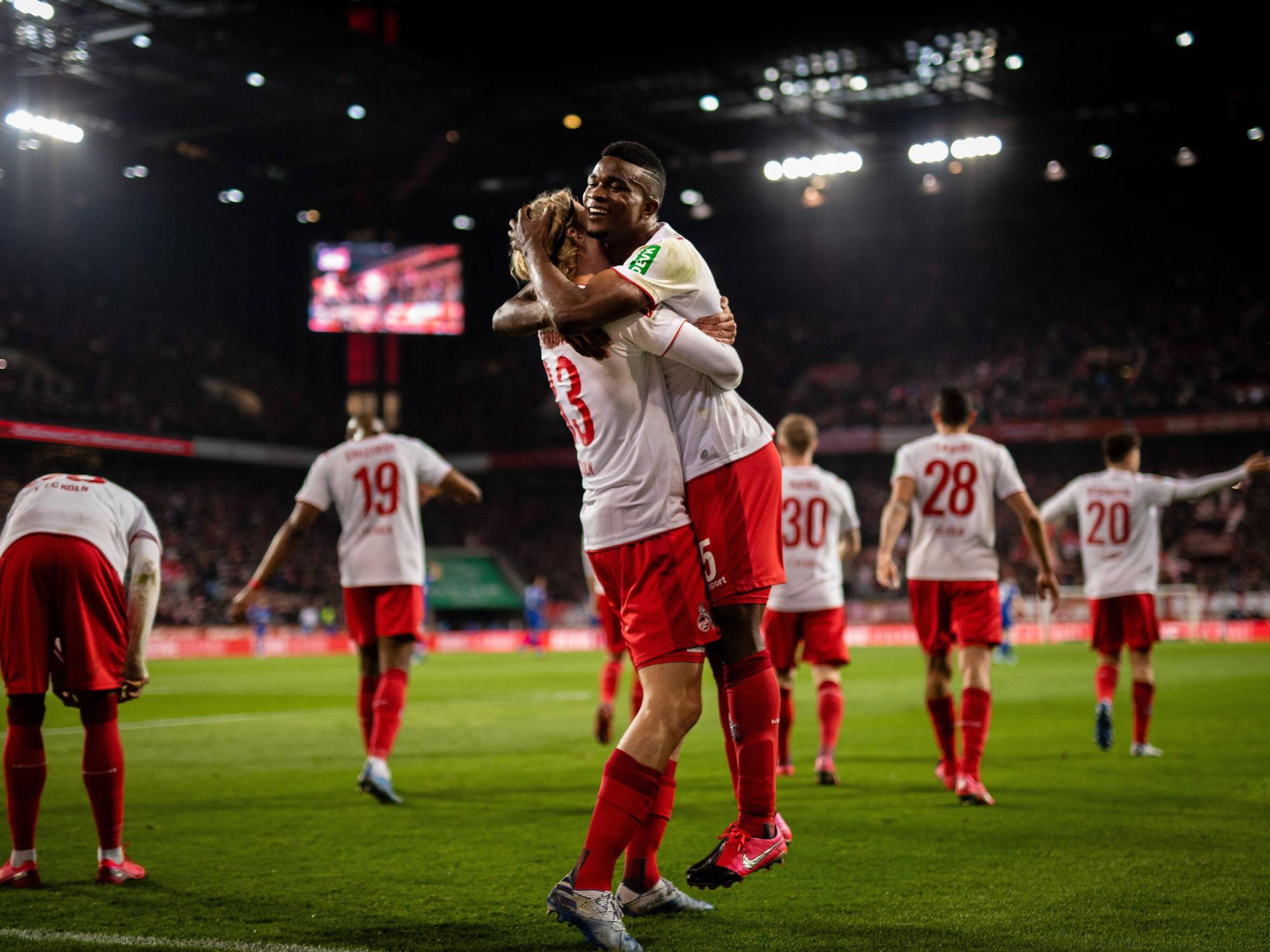 Die Ex-FC-Profis Sebastiaan Bornauw (l.) und Jhon Cordoba beim 3:0-Sieg gegen den FC Schalke 04 am 29. Februar 2020.