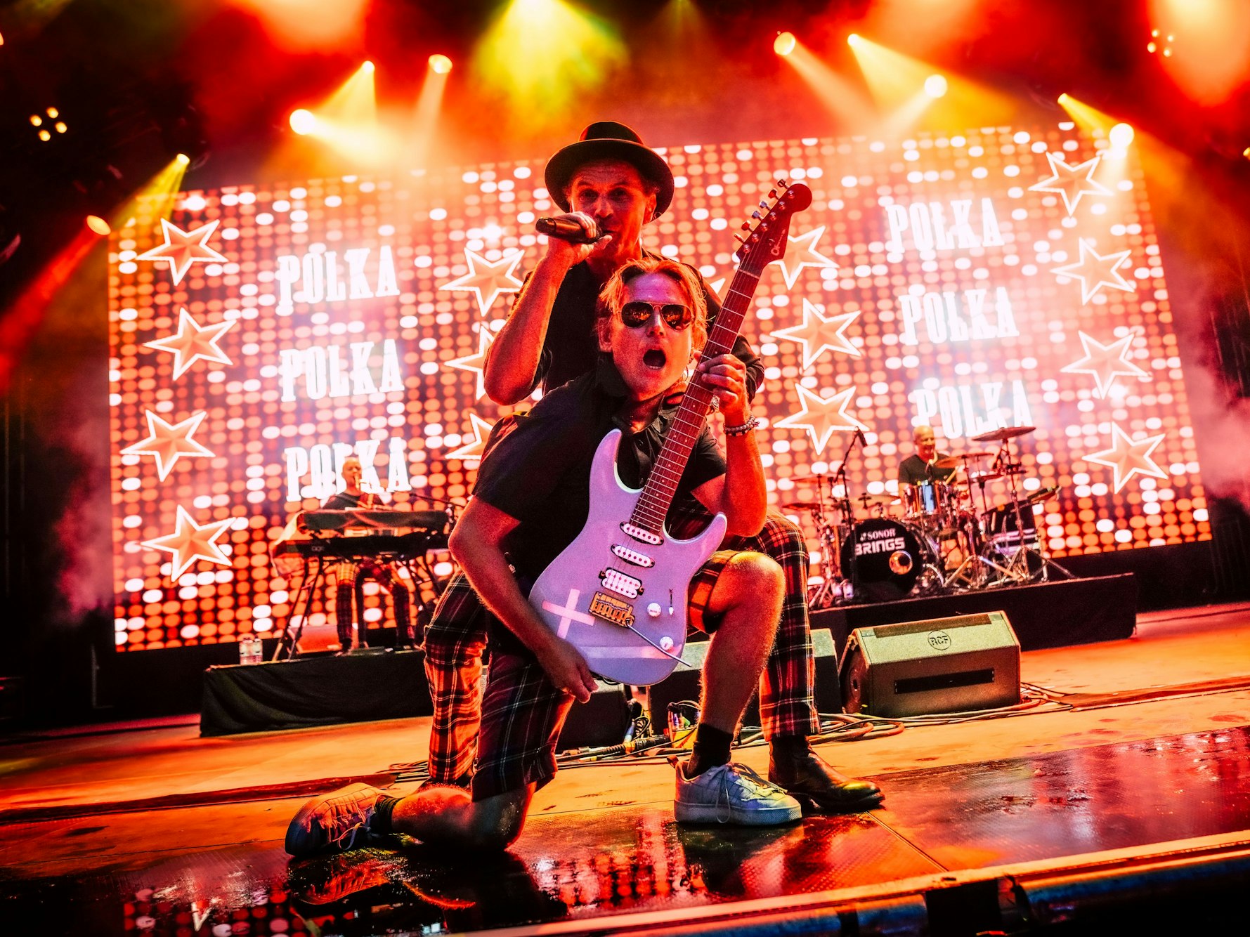 Peter Brings zusammen mit Harry Alfter beim Konzert in Bonn.