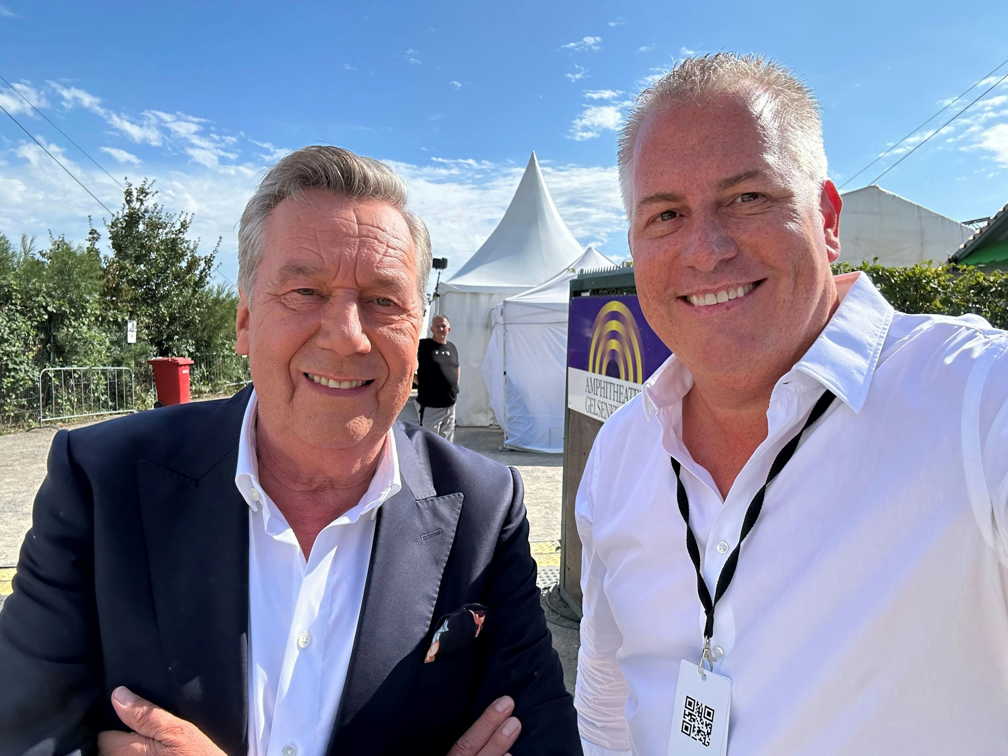Roland Kaiser posiert mit Marcel Schwamborn.