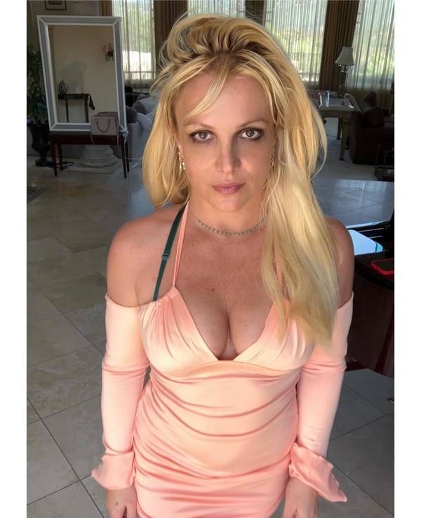 Britney Spears posiert für ein Foto.