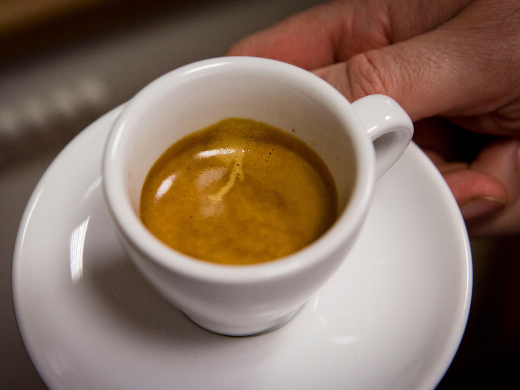 Espresso steht in Rödermark (Hessen) in einer Tasse fertig zum Genießen da.