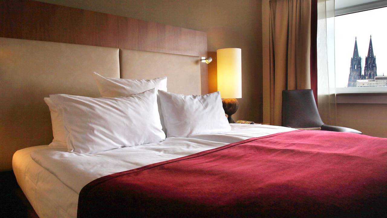 Ein Hotelbett in Köln
