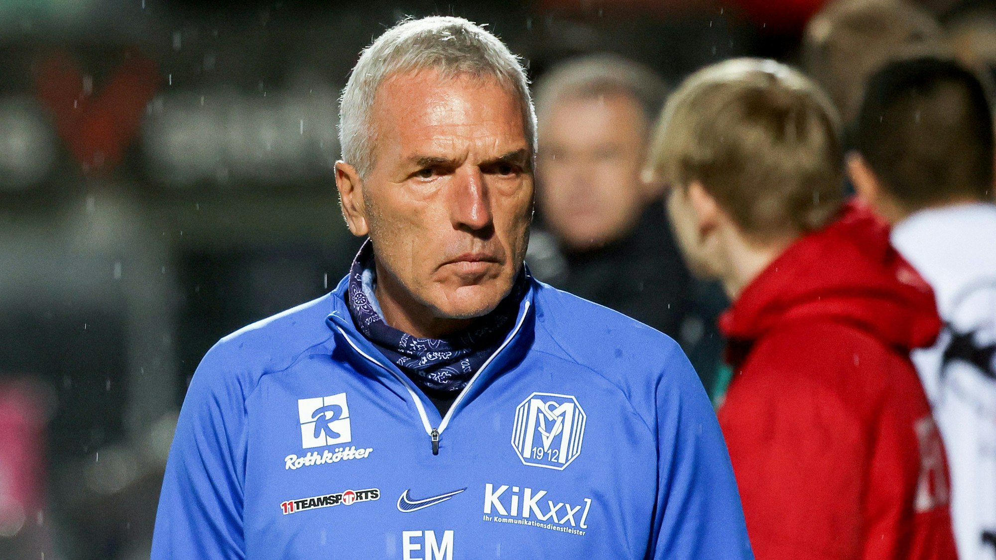 Meppens Trainer Ernst Middendorp vor einem Spiel seines Vereins.