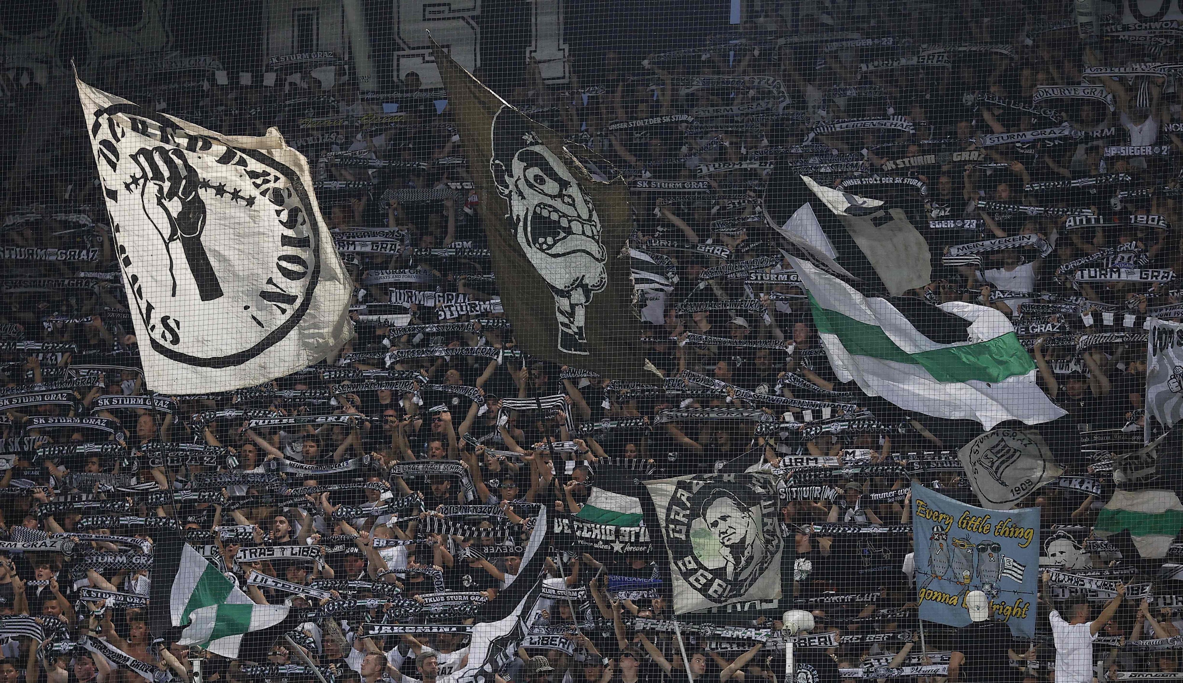 Die Fans von Sturm Graz beim Spiel gegen PSV Eindhoven