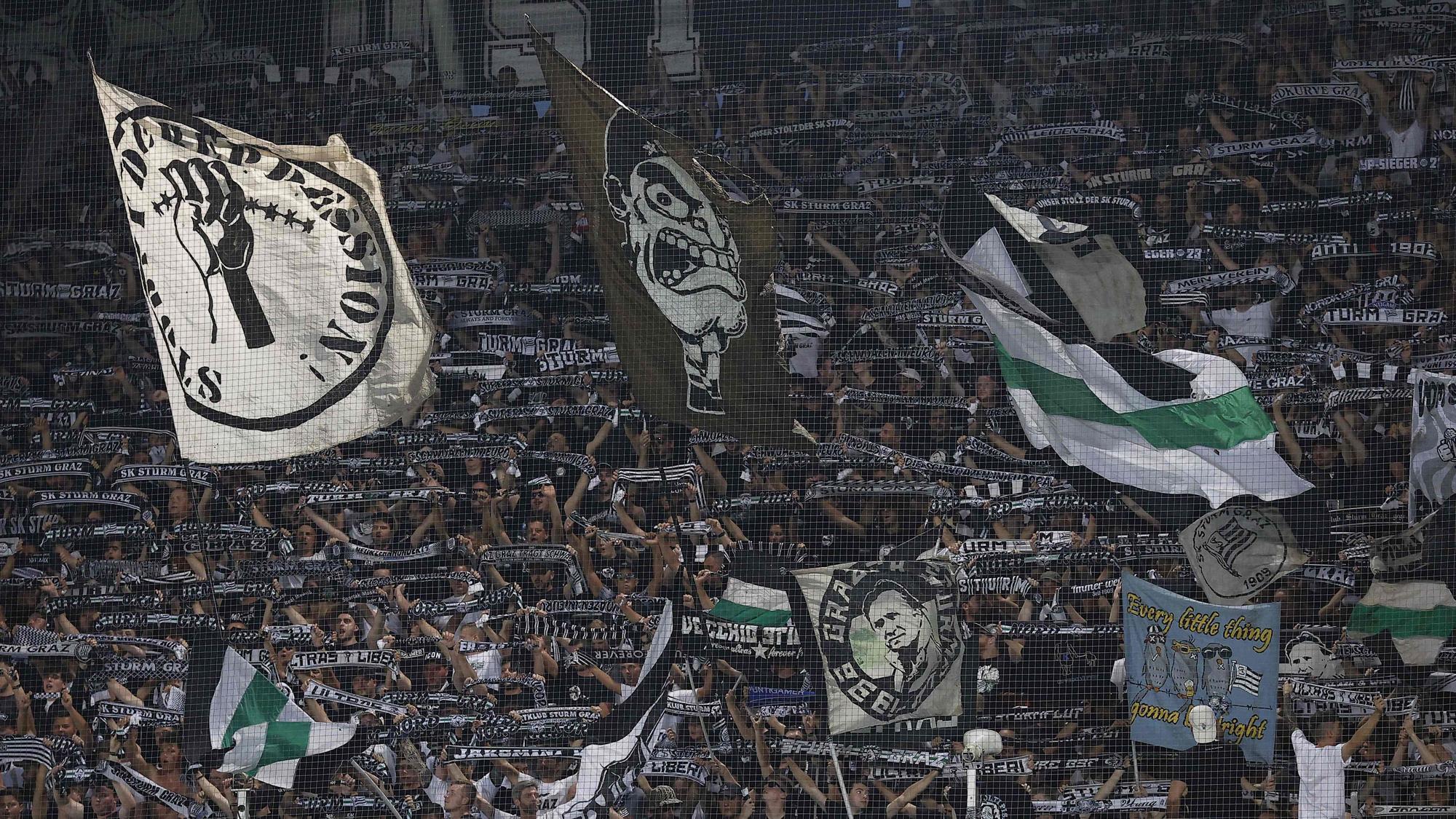 Die Fans von Sturm Graz beim Spiel gegen PSV Eindhoven