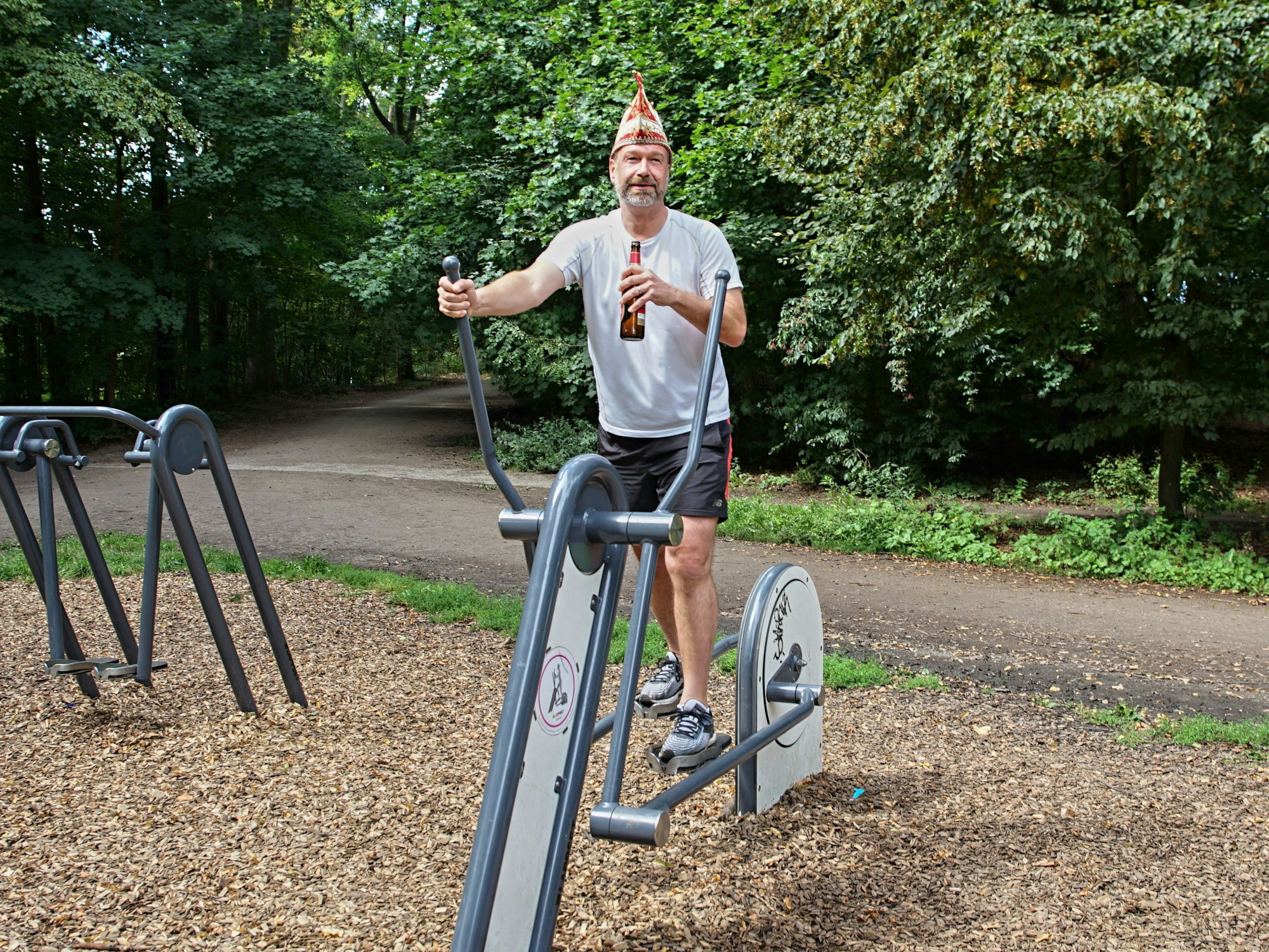 Volker Weininger beim Sport-Training samt Kölsch.