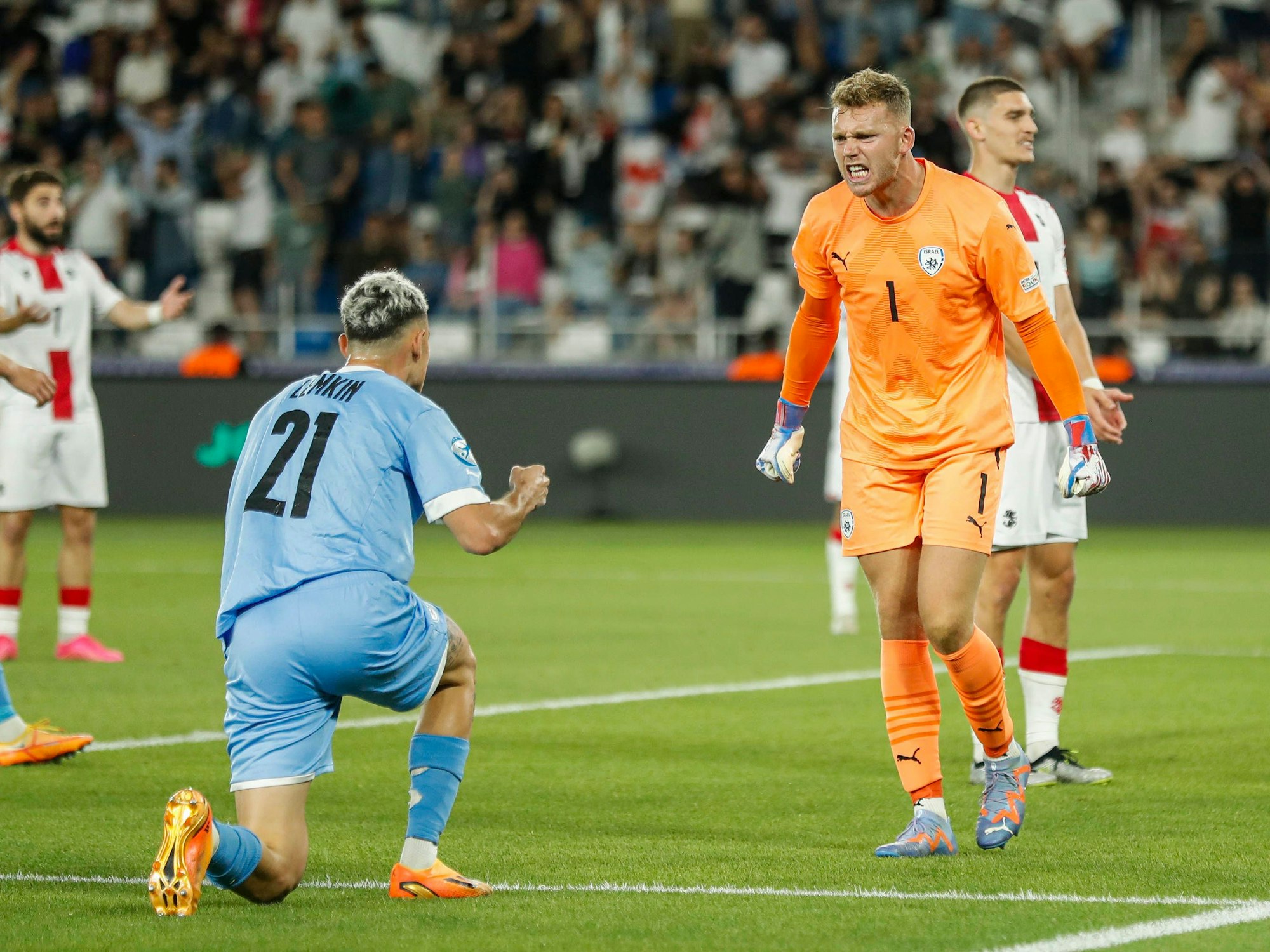 Daniel Peretz (r.) und sein Landsmann Stav Lemkin jubeln.