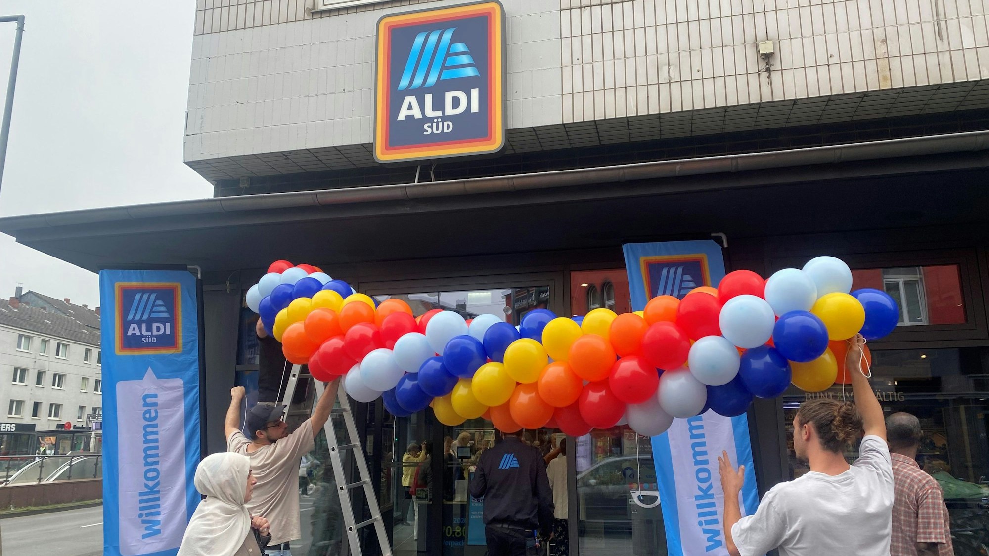 In Köln-Ehrenfeld hat am Donnerstag (17. August 2023) Kölns kleinste Aldi-Filiale eröffnet.