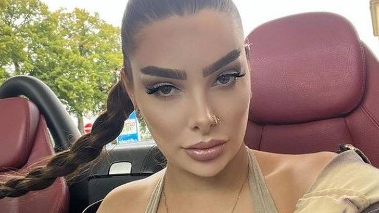Natalie Gaus posiert für ein Selfie.