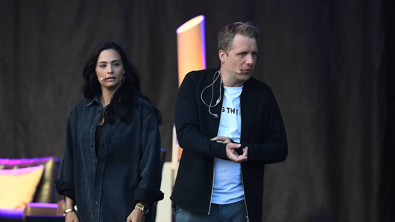 Amira und Oliver Pocher auf der Bühne.