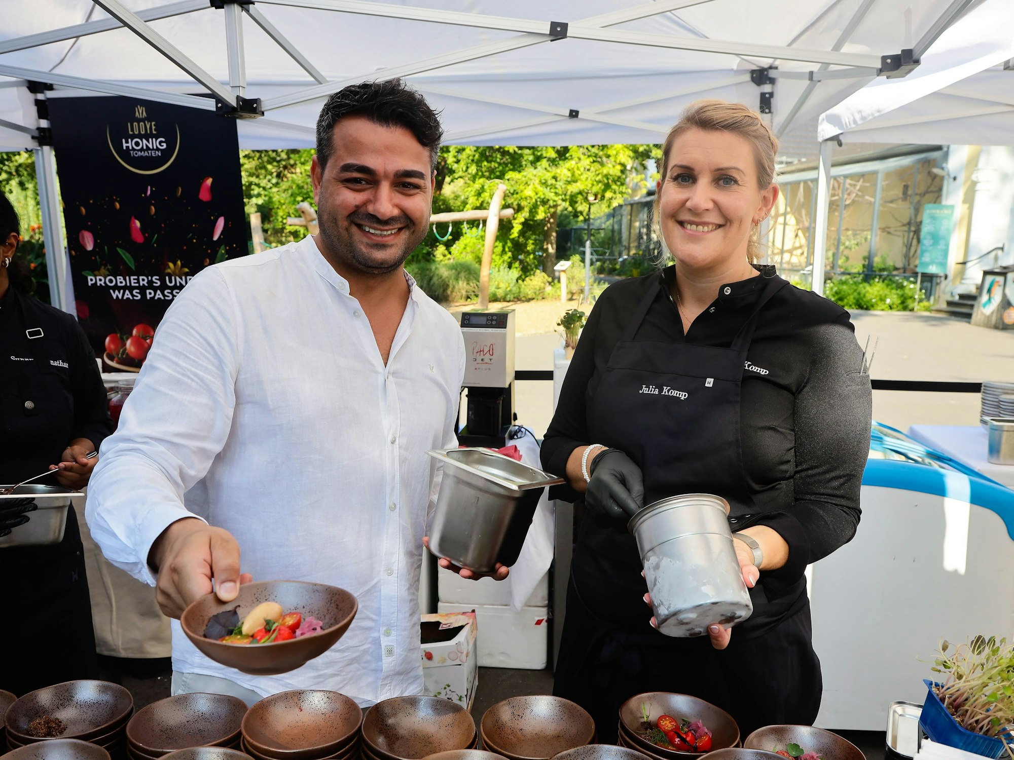 Kochkunst: Julia Komp und Partner Yunus Özananar bei den Fine Food Days in Köln im Zoo.