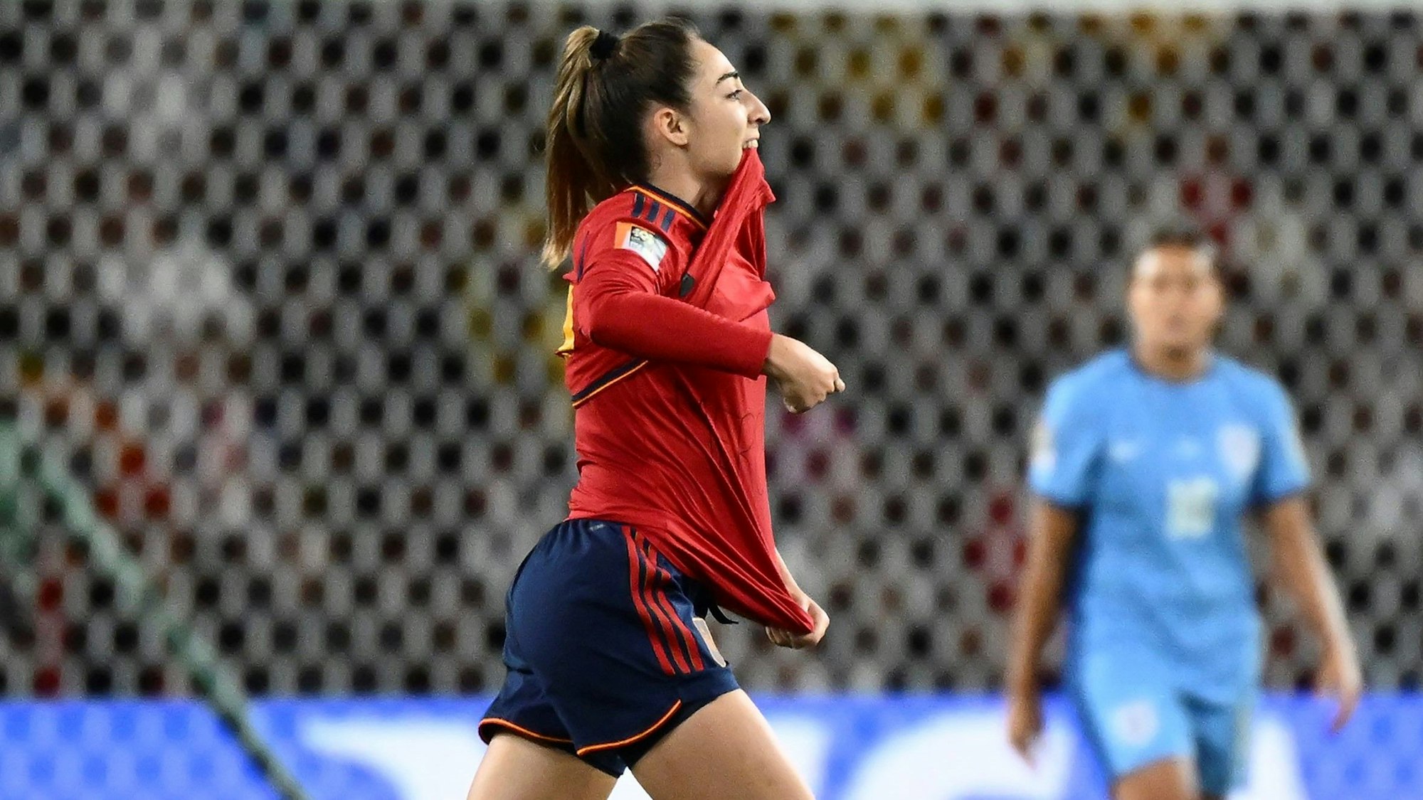 Olga Carmona jubelt im Finale der Frauen-WM per T-Shirt-Botschaft über ihr Tor für Spanien gegen England.