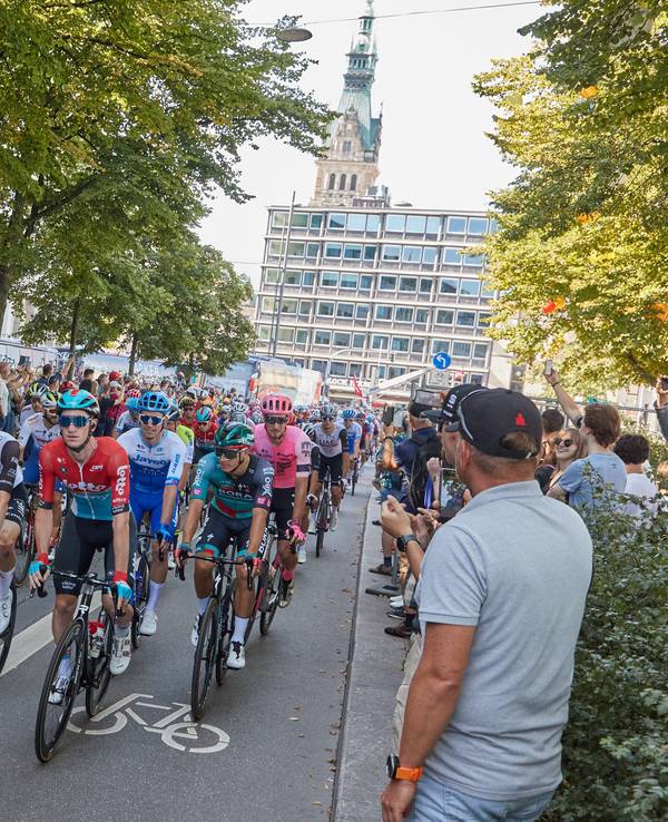 20. August 2023: UCI WorldTour - Cyclassics - Start auf dem Ballindamm.