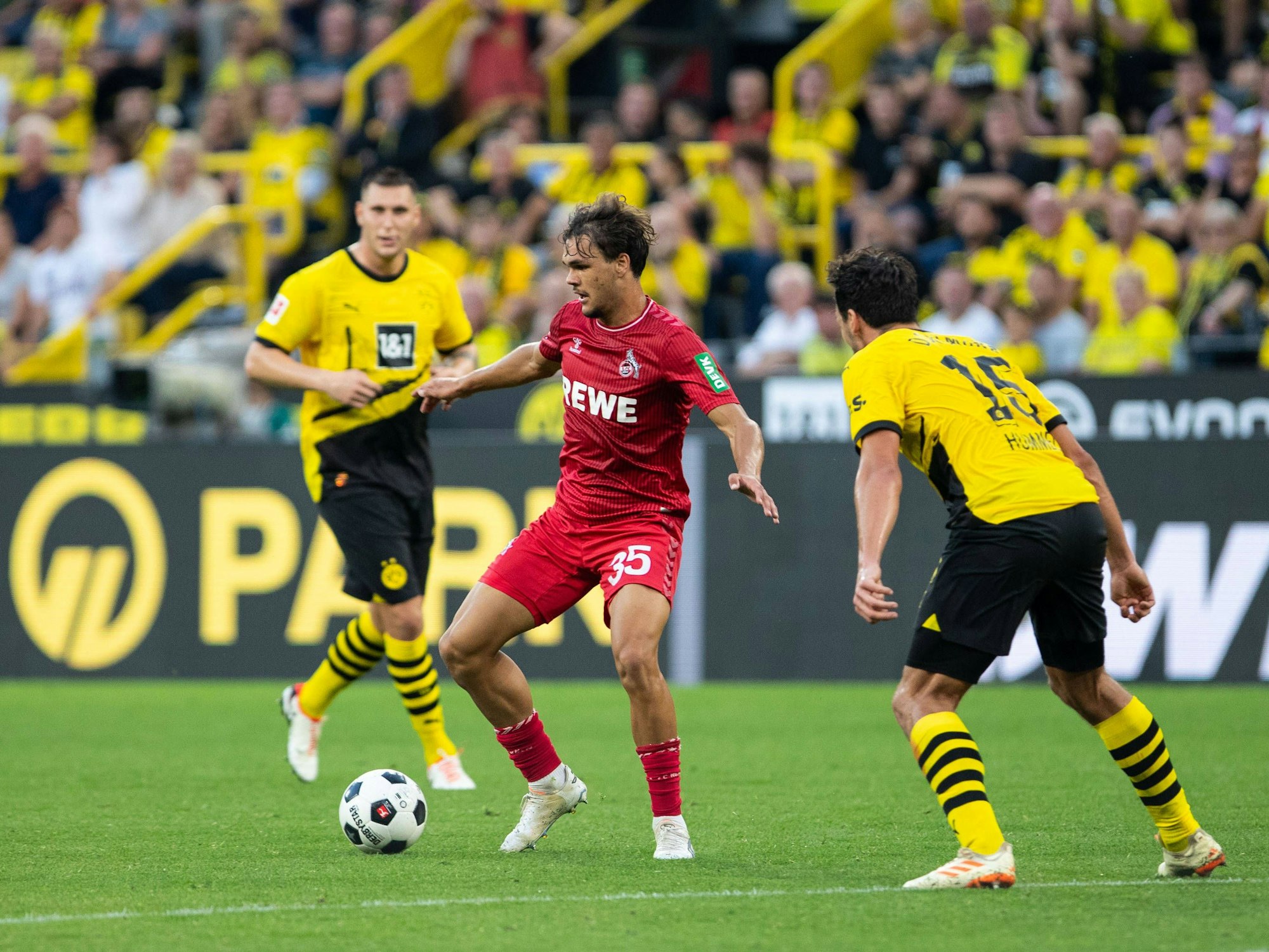 Max Finkgräfe, Mats Hummels und Niklas Süle im Duell.