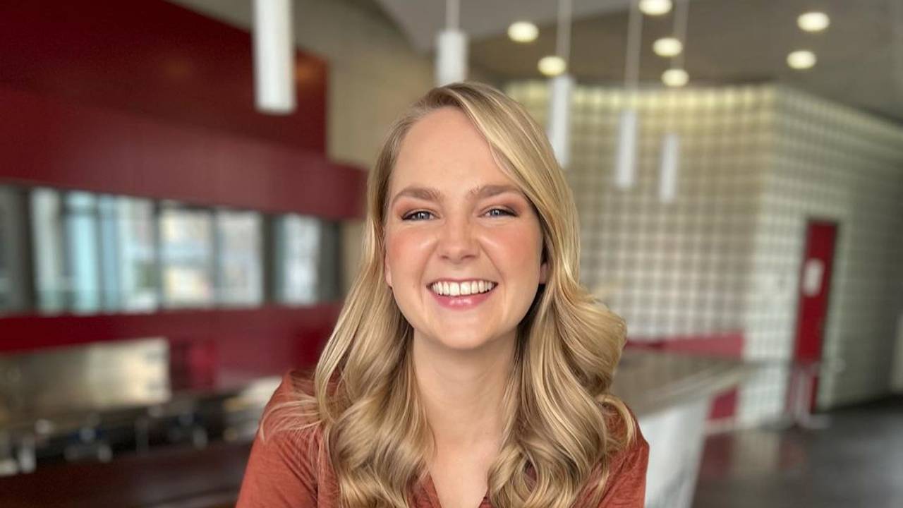 Kira Schlender lächelt.