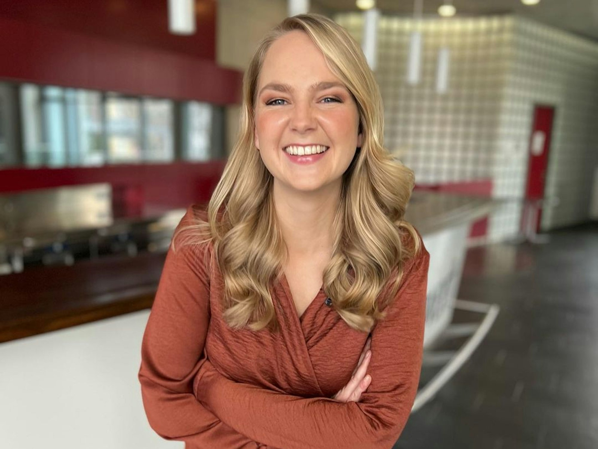 Kira Schlender lächelt.