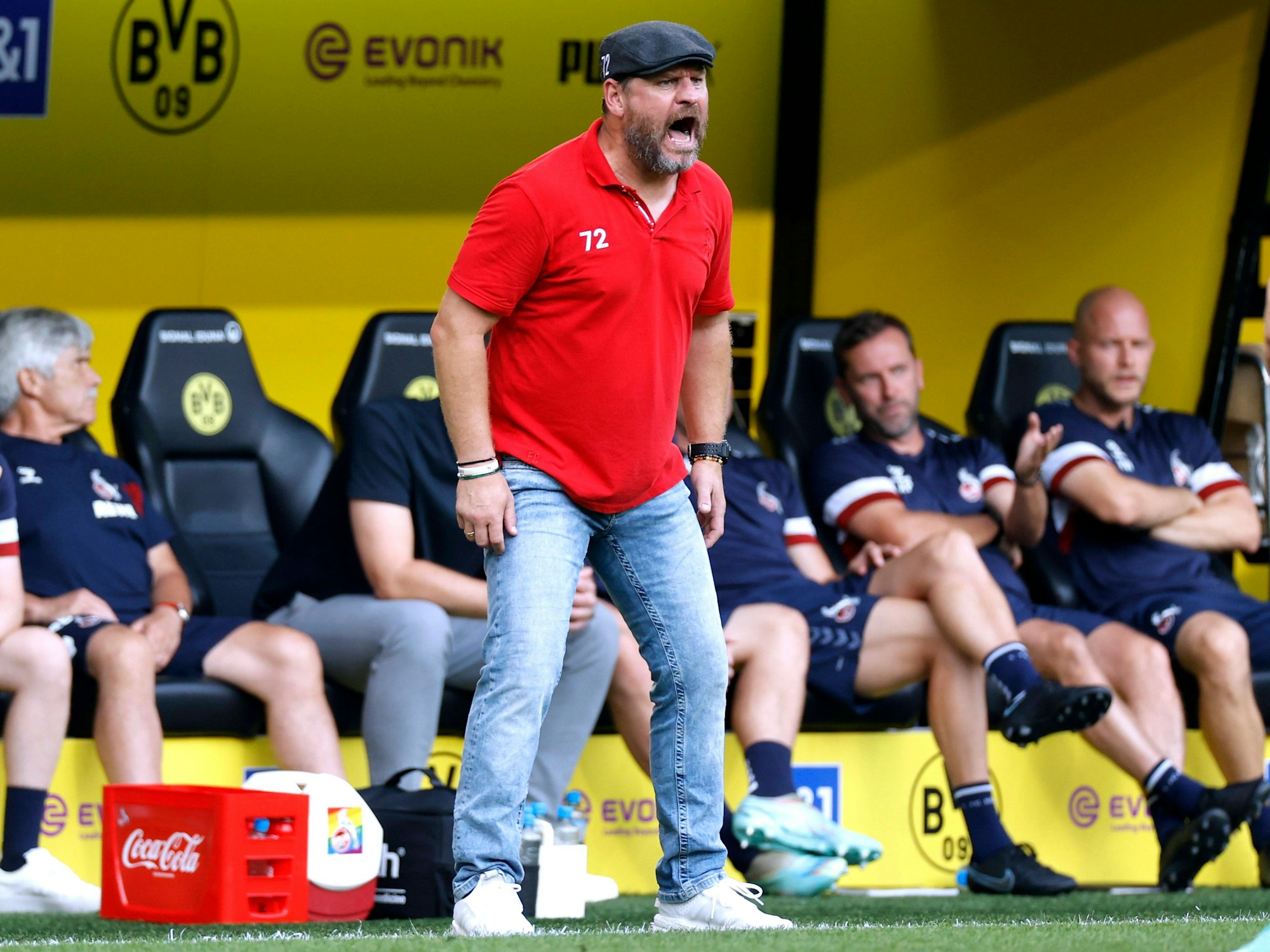 Steffen Baumgart brüllt in Richtung seiner Mannschaft.