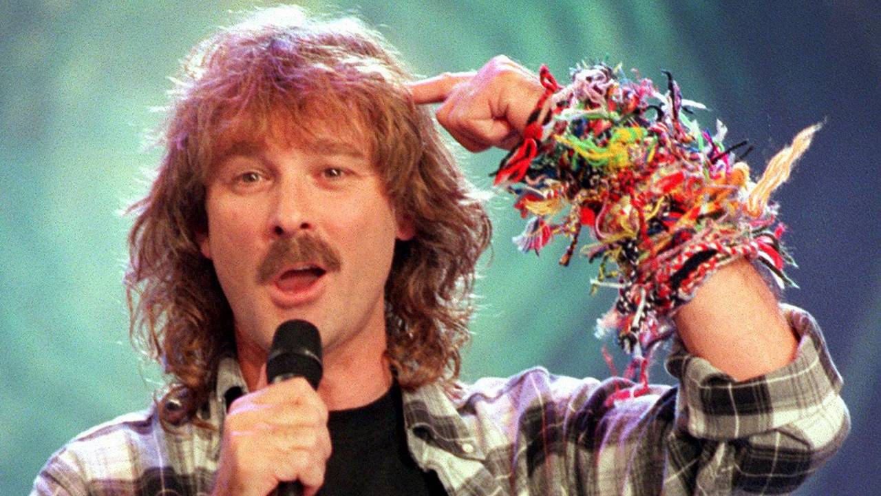 Der Schlagersänger Wolfgang Petry singt am 02.10.1999 in Ludwigshafen bei der Generalprobe zur Vergabe der Goldenen Stimmgabel.