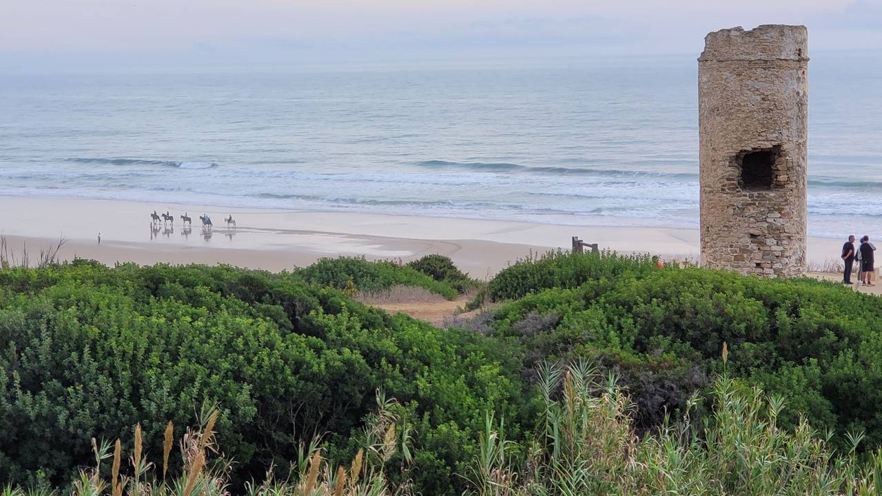 Endlose Weite am Strandabschnitt von Chiclana de la Frontera.