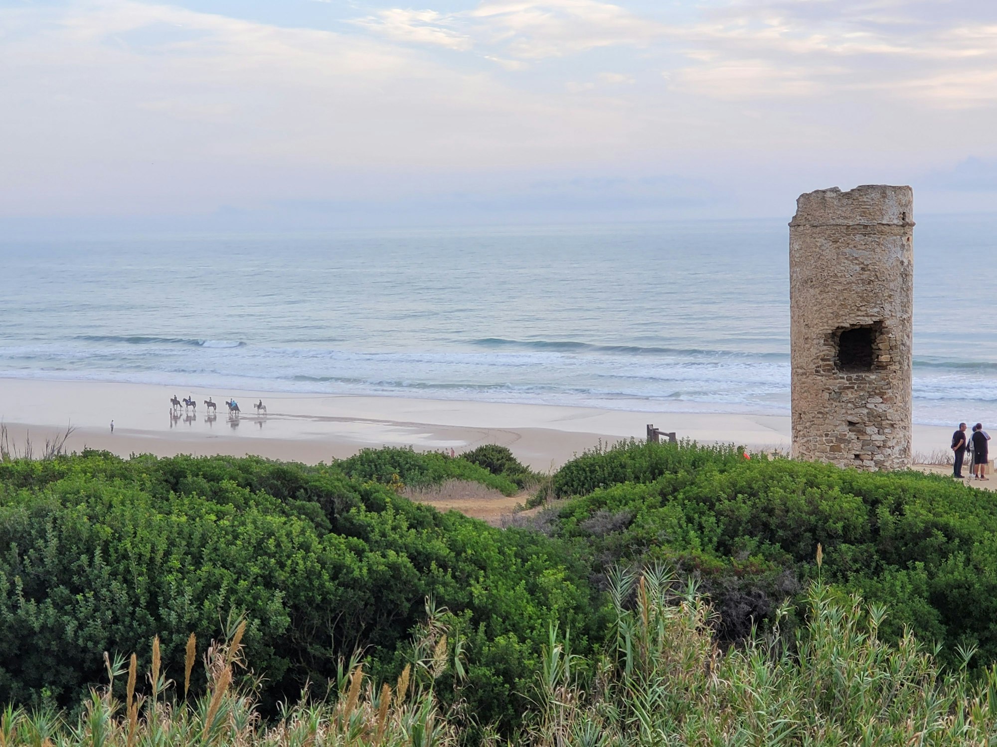 Endlose Weite am Strandabschnitt von Chiclana de la Frontera.
