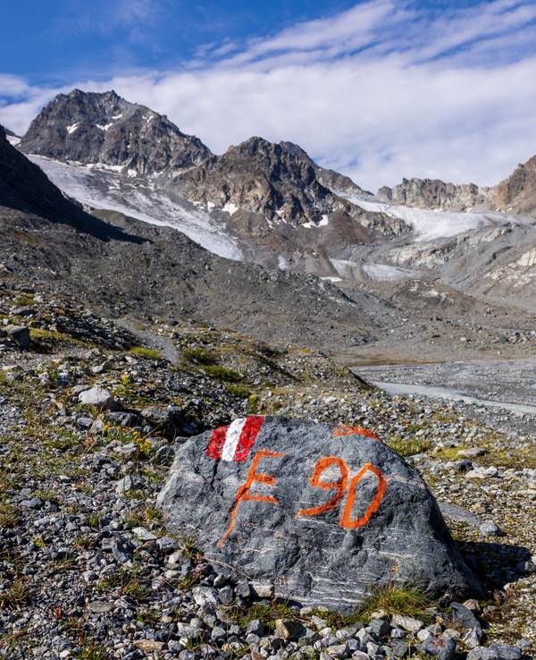 Der einst massive Eiskörper des Tiroler Jamtalgletschers.
