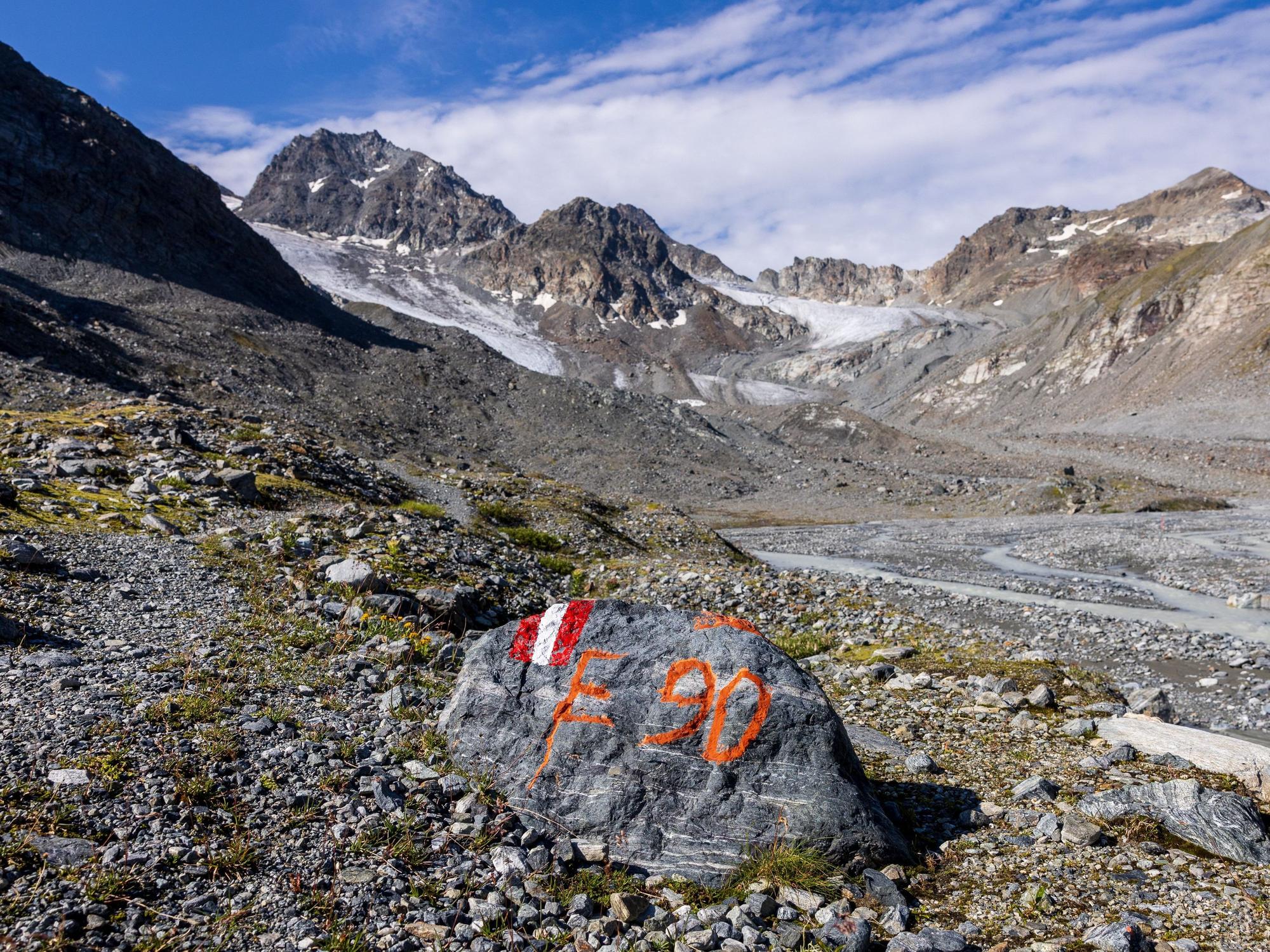 Der einst massive Eiskörper des Tiroler Jamtalgletschers.