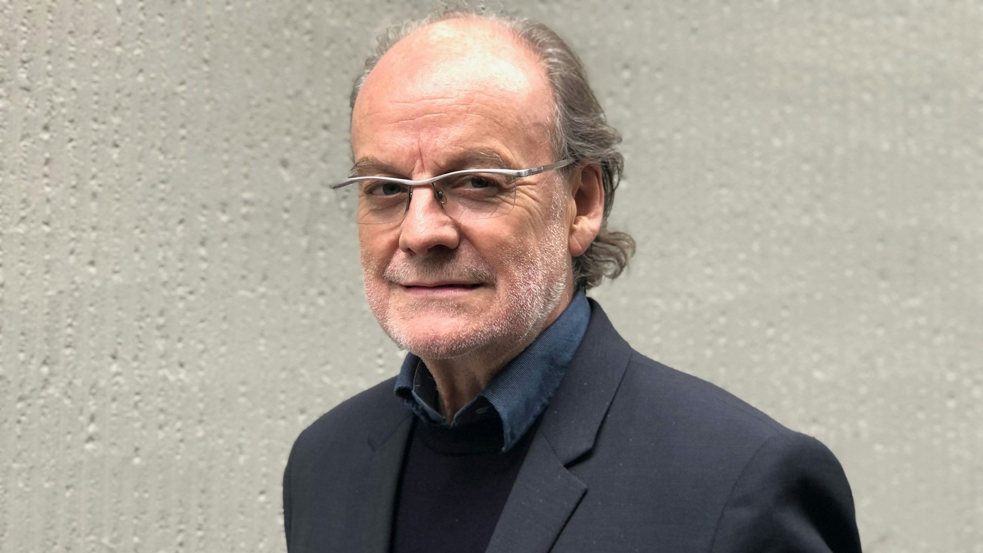 Verleger Hermann-Josef („Hejo“) Emons ist im Alter von 73 Jahren gestorben.