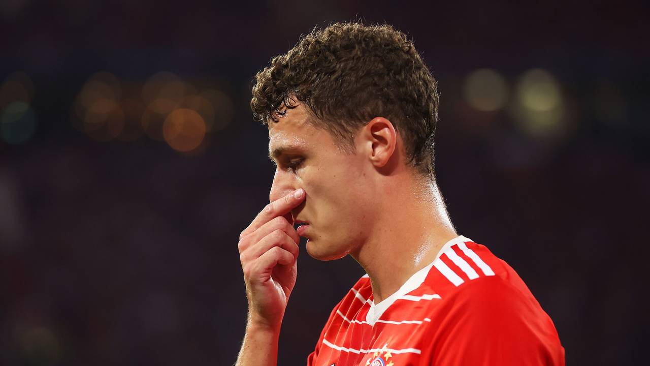 Benjamin Pavard verlässt den Platz.