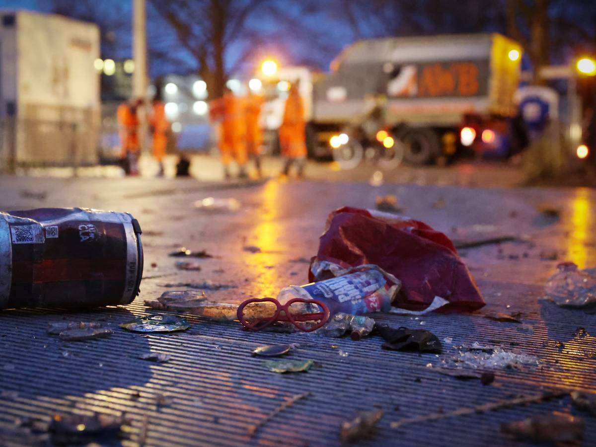 Die AWB reinigt die Straßen Kölns an Karneval.