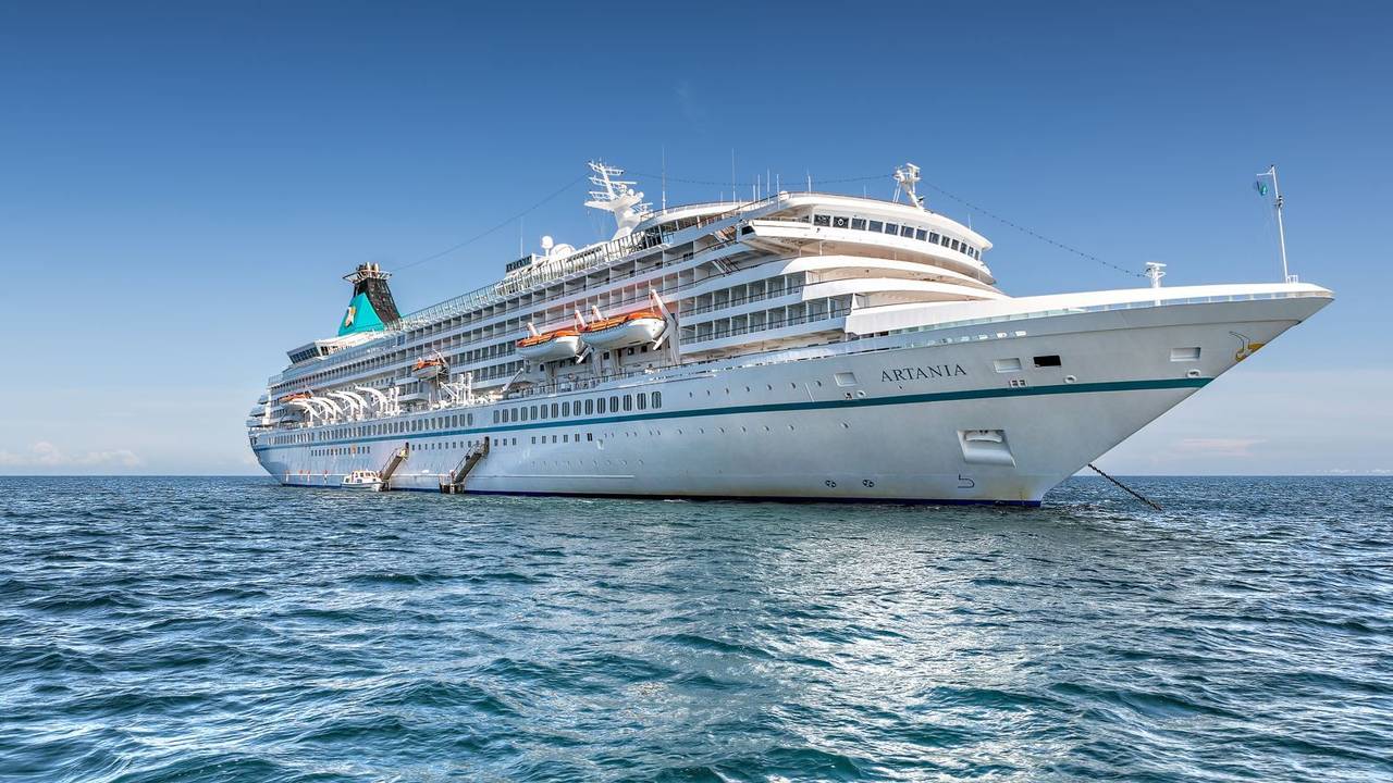 Die MS Artania auf dem Meer